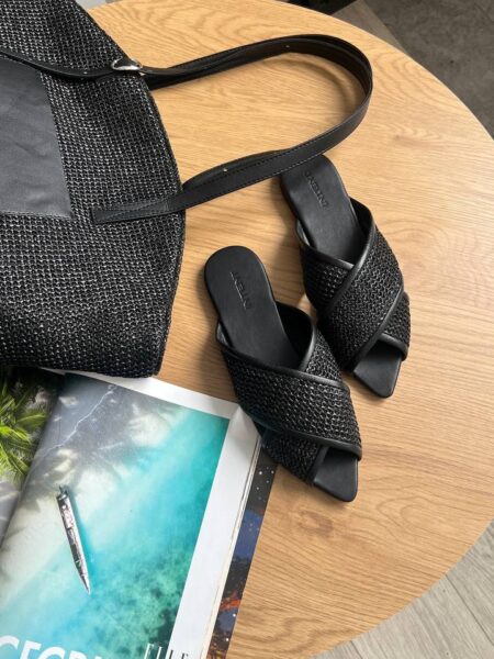 Шкіряні мюлі-шльопанці Malena SH117S2 (чорна соломка)