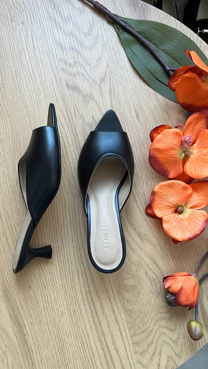 Шкіряні мюлі-шльопанці Sindy M113 (чорний)