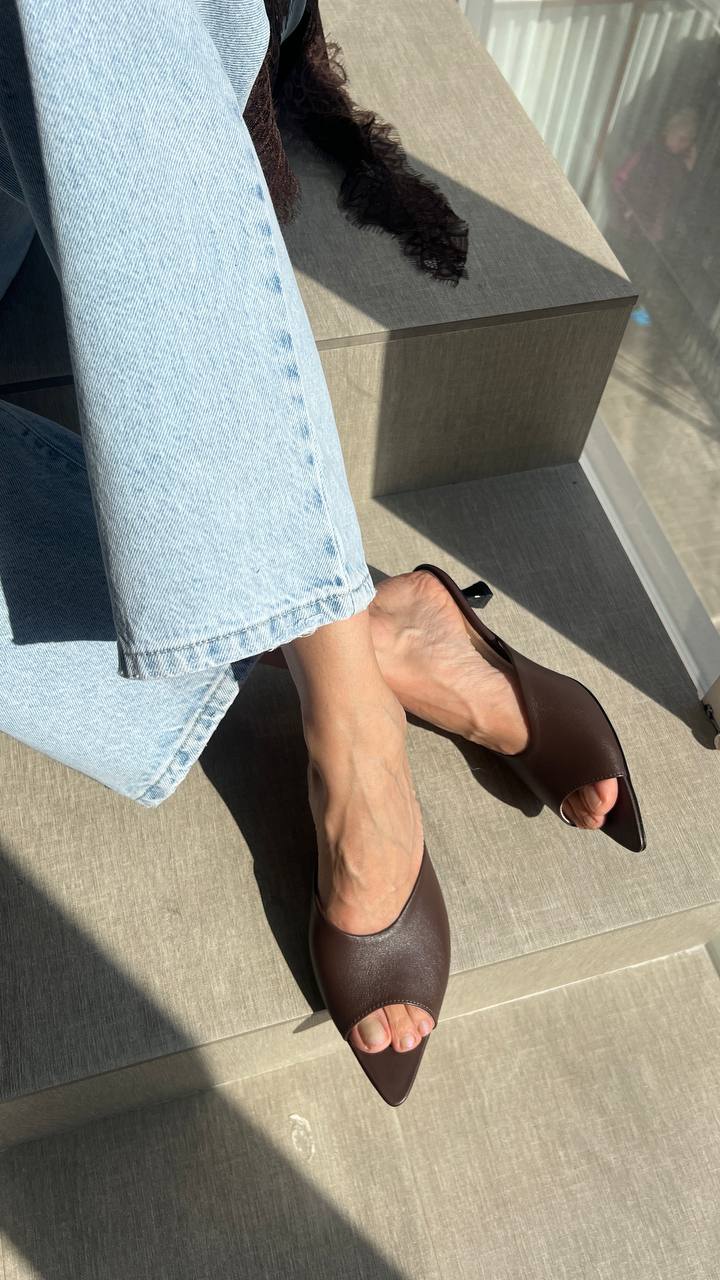 Шкіряні мюлі-шльопанці Sindy M113 (шоколад)