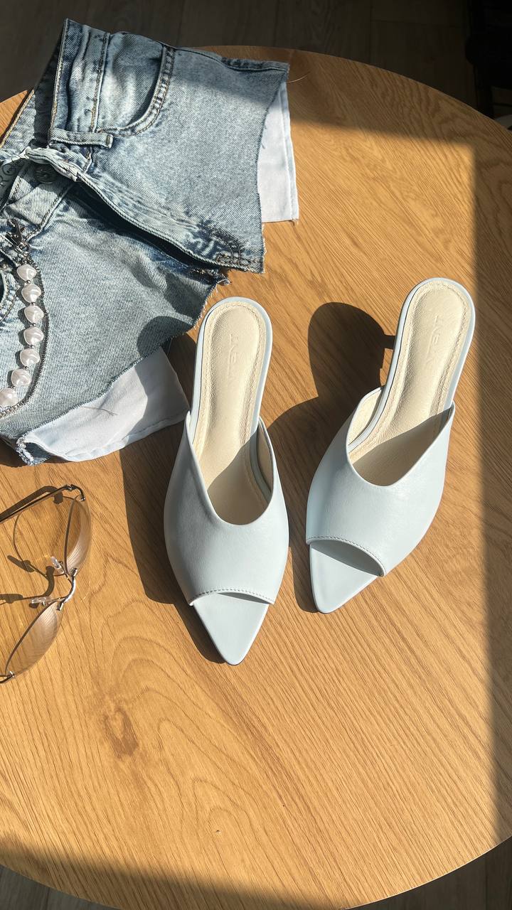 Шкіряні мюлі-шльопанці Sindy M113 (небесні)