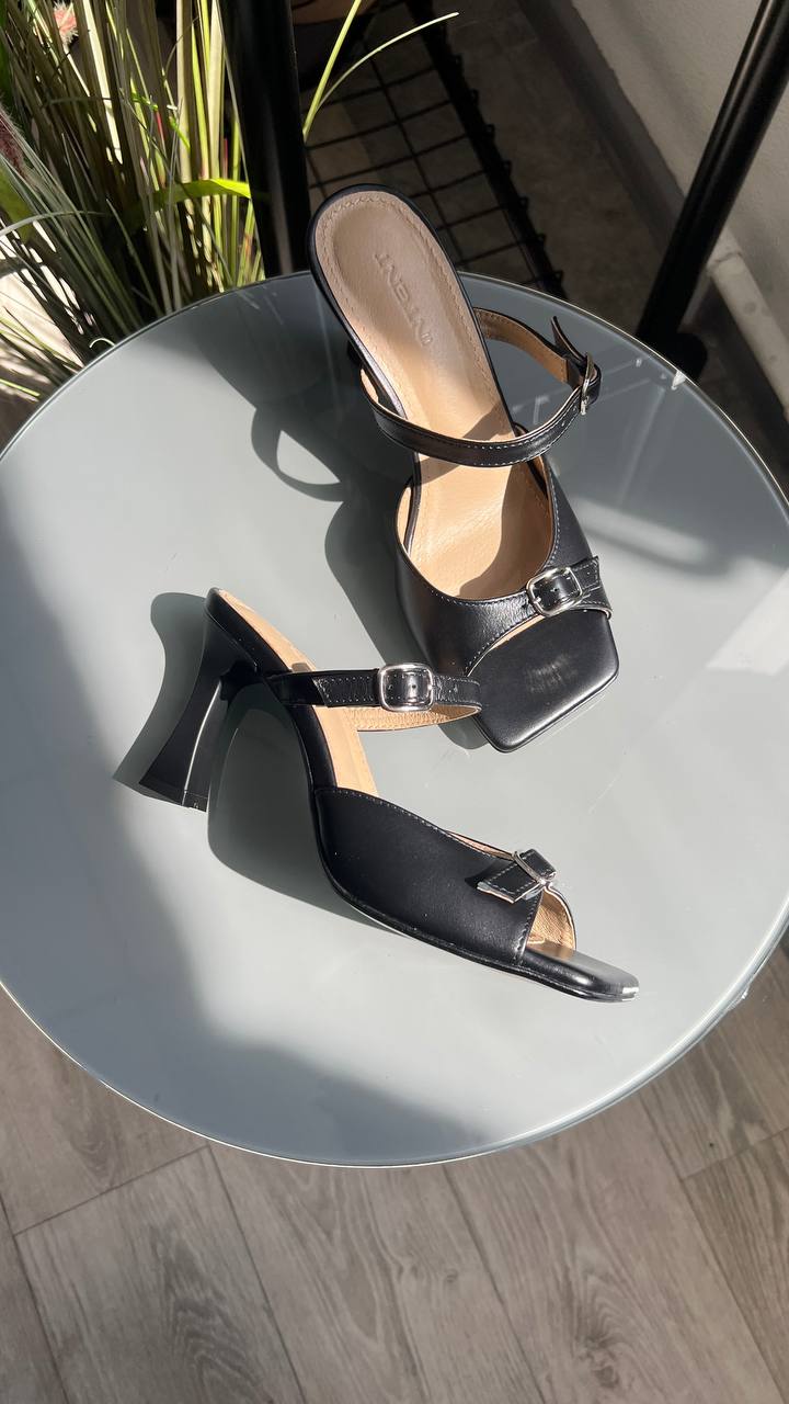 Шкіряні босоніжки Samanta B138 (чорний)